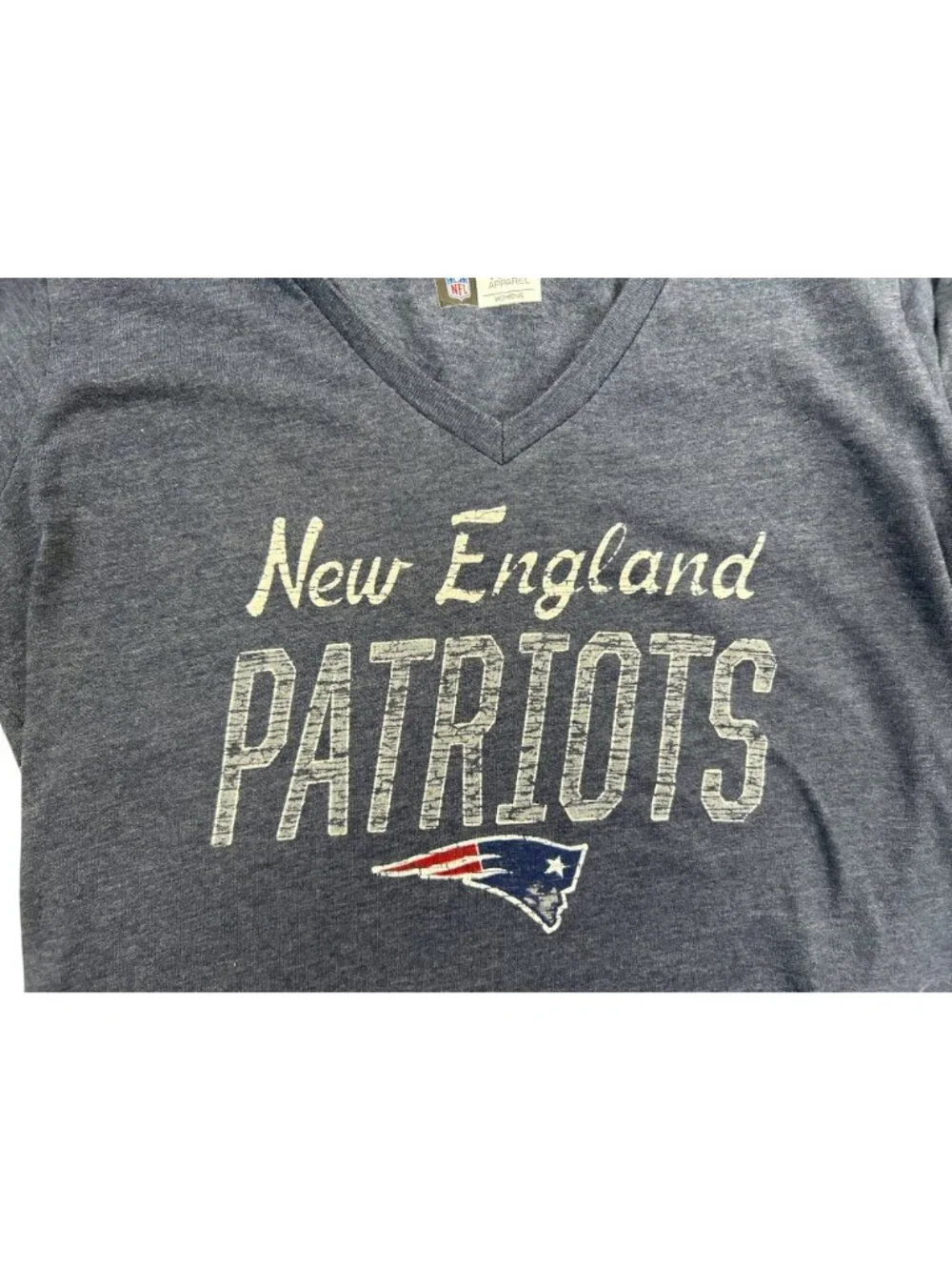 NFL Team Apparel Official  New England Patriots Sz L V-Neck T-Shirt Navy Blue